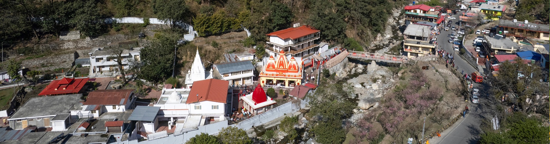 kainchi-dhaam-banner